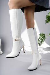 DİVA GOLD DETAYLI KADIN BEYAZ TOPUKLU ÇİZME (10 CM)