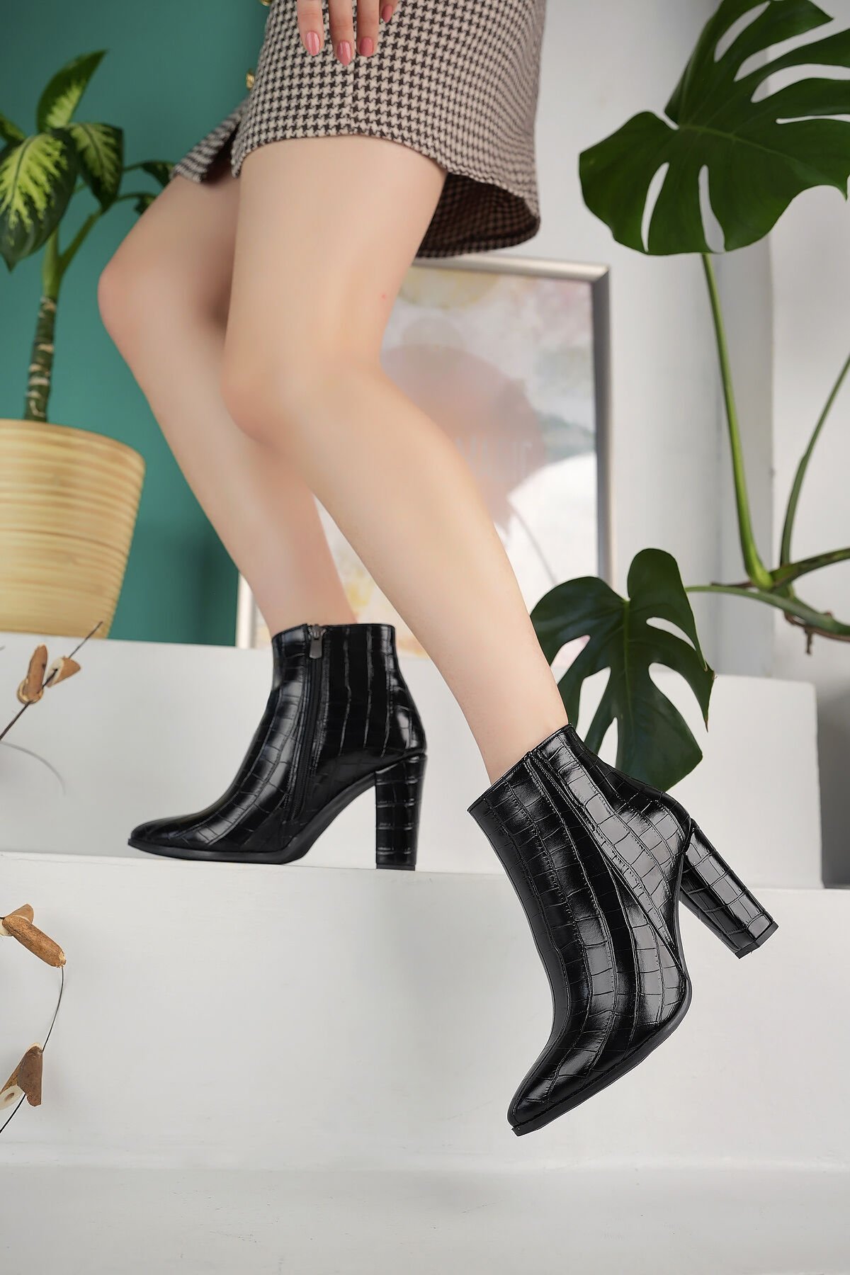 SİYAH KROKO DESENLİ KALIN TOPUKLU BOT (10 CM)