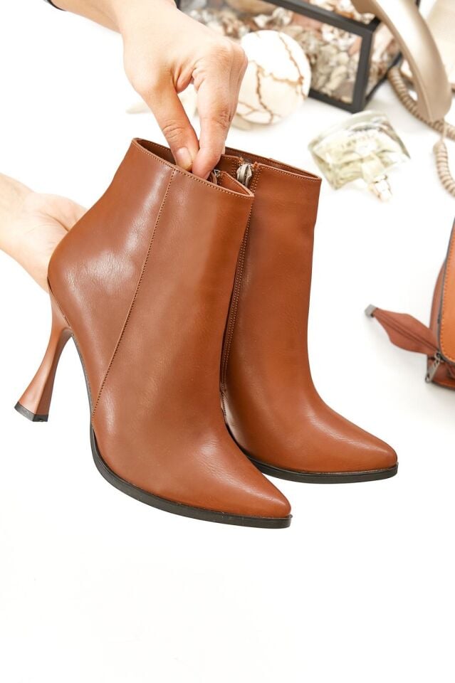 ASİA TABA TOPUKLU BOT (9CM)